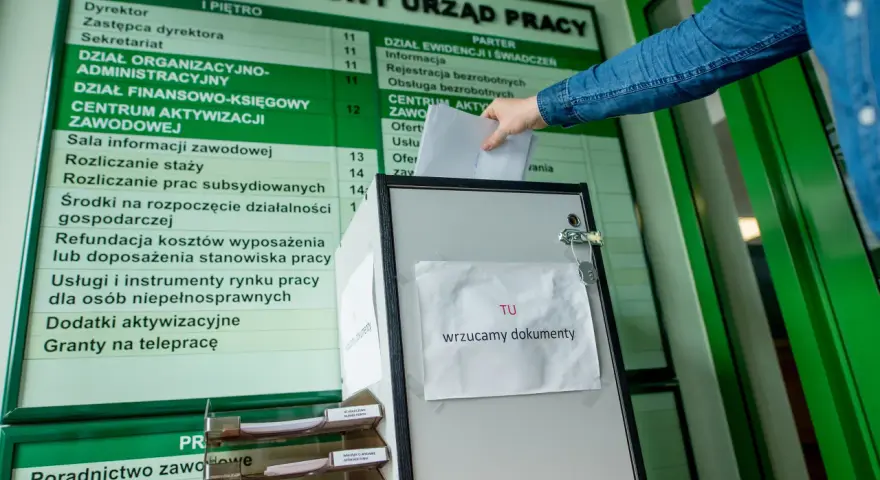 Zasiłek dla bezrobotnych: Jaki staż pracy? Sprawdź, co się liczy!